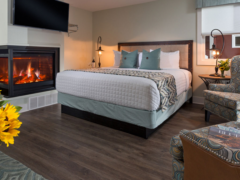 Pink Pages Hotel Saugatuck 3 768x576