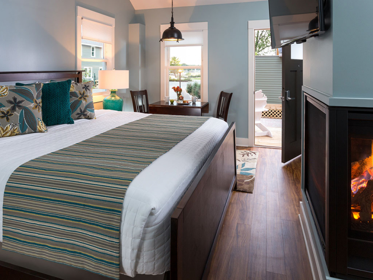 Pink Pages Hotel Saugatuck 4 768x576