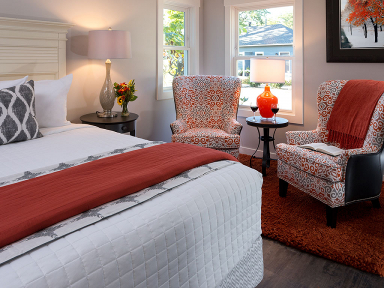 Pink Pages Hotel Saugatuck 5 768x576