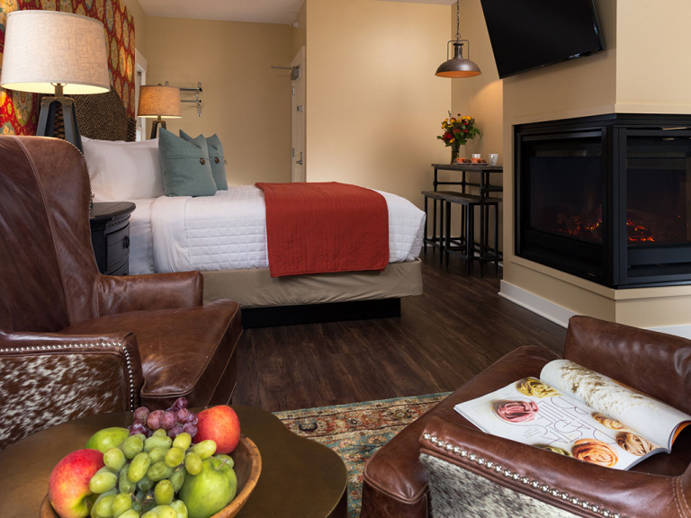 Pink Pages Hotel Saugatuck 8 768x576