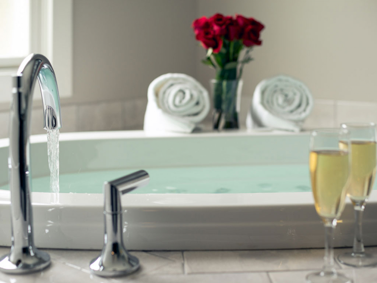 Pink Pages Hotel Saugatuck 9 768x576