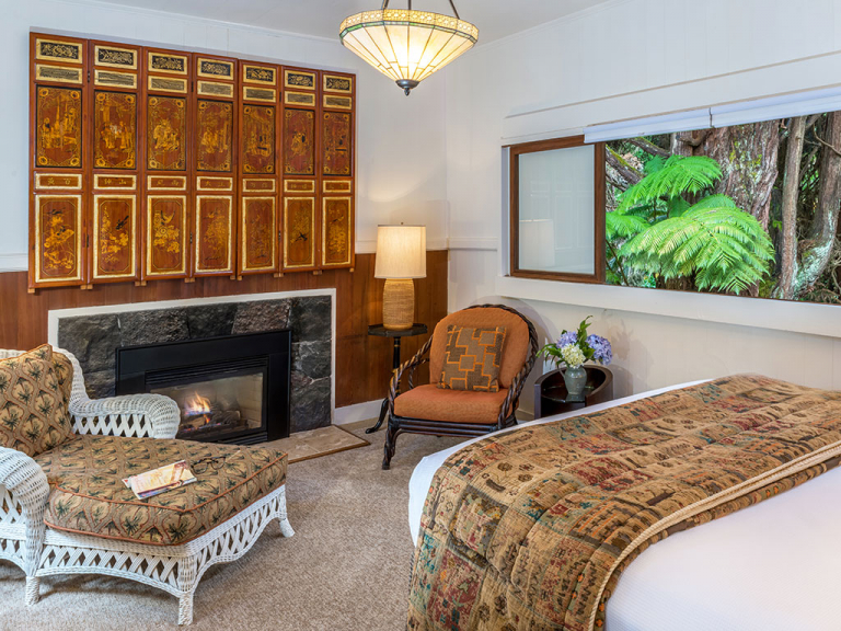 Rainbow Falls queen bed Pink Pages 768x576