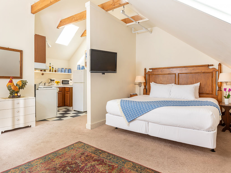 Room 11.1 Pink Pages 768x576