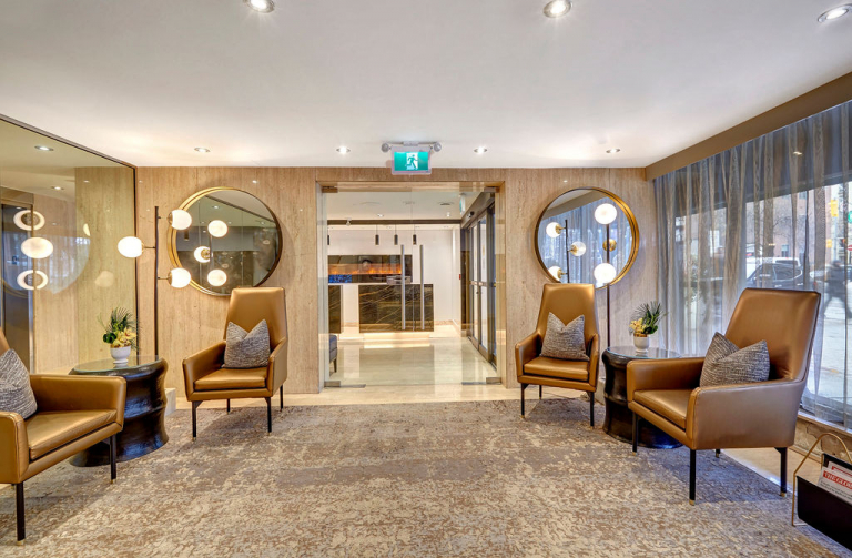 Town Inn Suites Lobby HR 055555 768x503