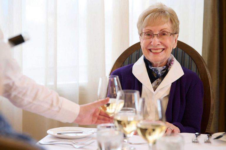 Delmanor Dining 768x512