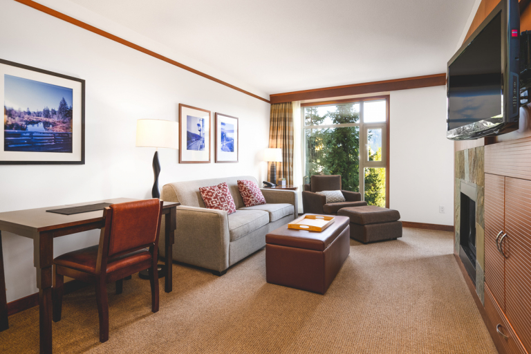 PPWHV Suite 1Bed Living SM 4412 2 Web 768x512