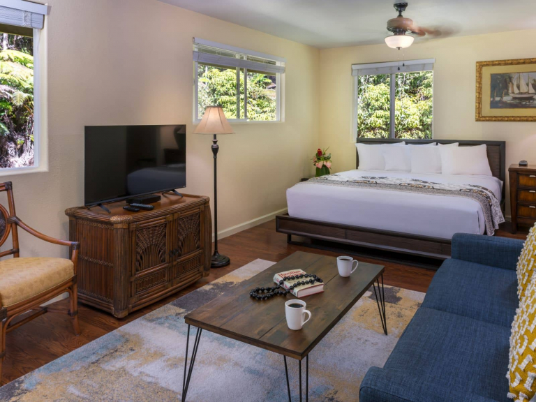 queen emma bed living area 1 1 768x576